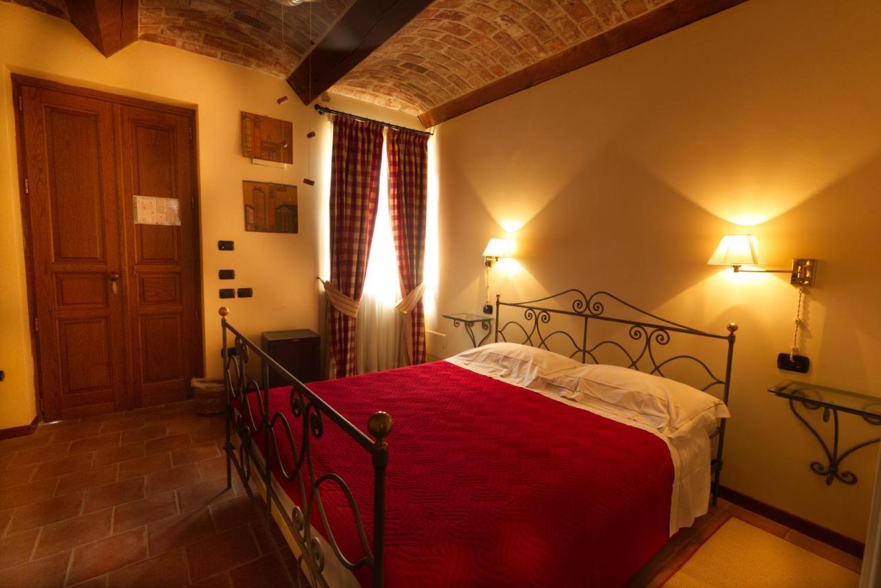 Foresteria Ristorante Conti Roero Monticello d'Alba Room photo