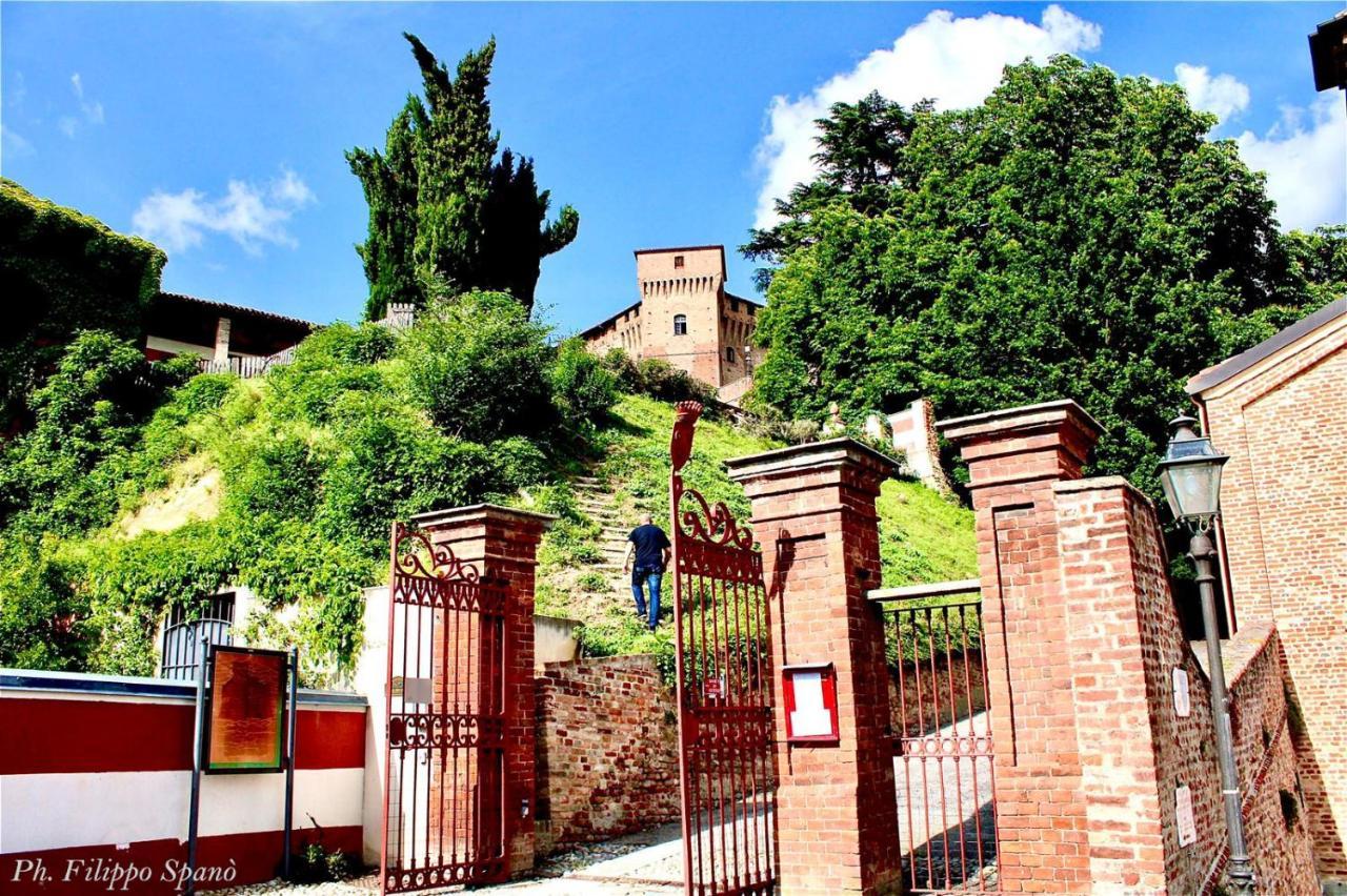 Foresteria Ristorante Conti Roero Monticello d'Alba Exterior photo